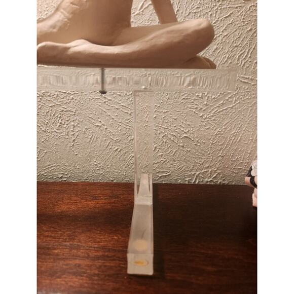 s-l400.jpg AUSTIN PRODUCTIONS GYMNAST ON ACRYLIC BALANCE BEAM‎ SCULPTURE 1979 VINTAGE